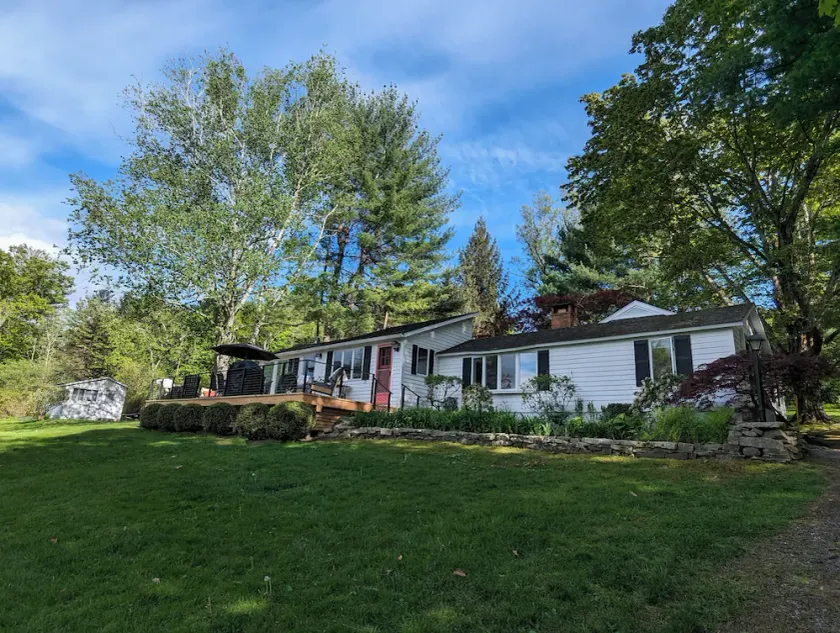 One of the Original Summer Cottages on Lake Warmaug - Image 1