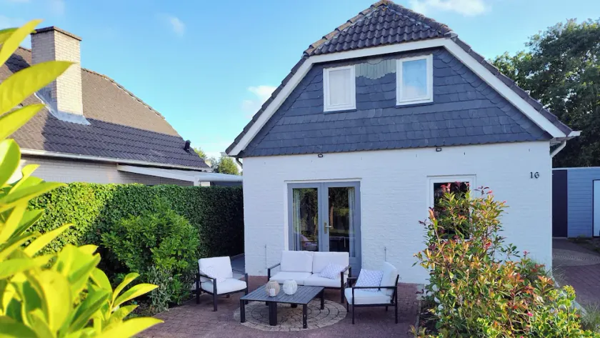 Arrive & enjoy - Holiday home in Noordzeepark Ouddorp - Image 1