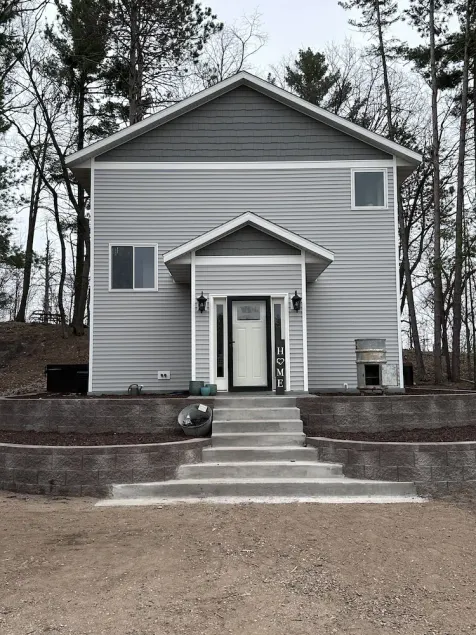 Lake home on quiet recreational lake with hot tub. Close to \"Up North\" amenities - Image 1