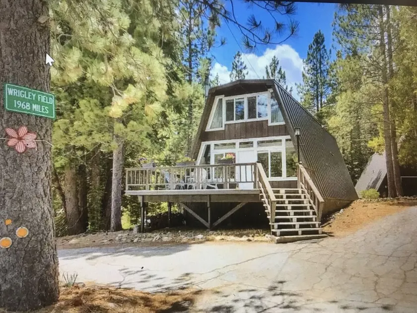 Cabin  Tahoe City 9 beds,  1 block to the lake, private beach near ski resorts - Image 1