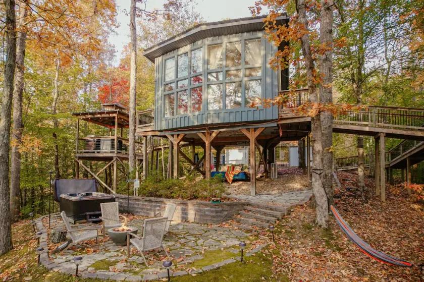 Romantic Treehouse w/ Sauna, Hot Tub, & Fire Pits! - Image 1