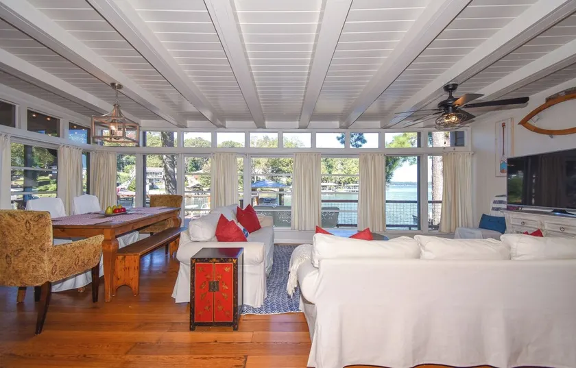 Lake Front House on Quiet Cove - Image 1