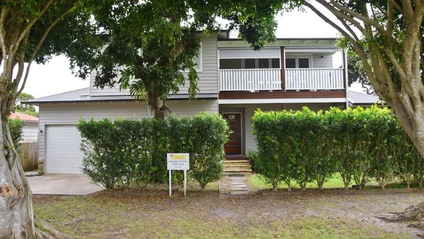 Hat Head Holiday House - Image 1