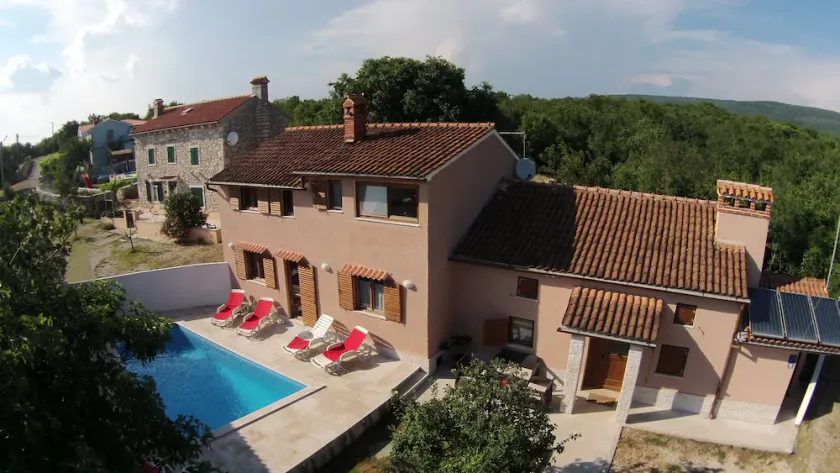 Villa Palazzina Burjaki - 4 BR, 5 BA, piscina, sauna, ginásio e Whirlpool - Image 1