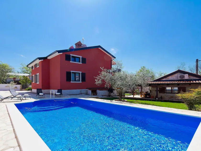 Beautiful apartment for 6 guests with WIFI, private pool, A/C, TV and terrace - Image 1
