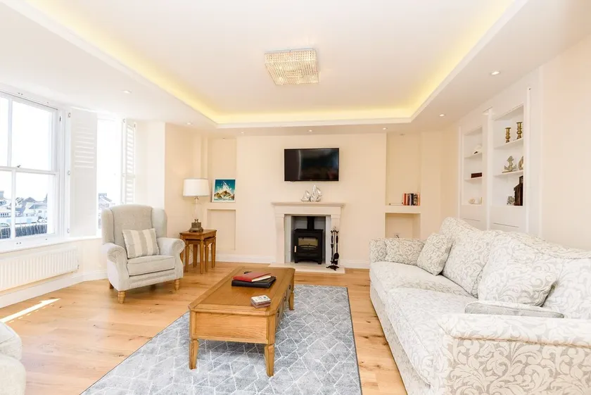Splendida casa con vista sul fiume Looe. Parcheggio gratuito. Wifi gratis. - Image 1
