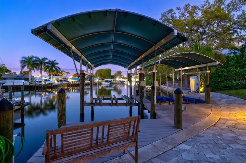 Sarasota Waterfront - Boat Dock poo/spa, kayaks -12 min to Lido Beach & Downtown - Image 1