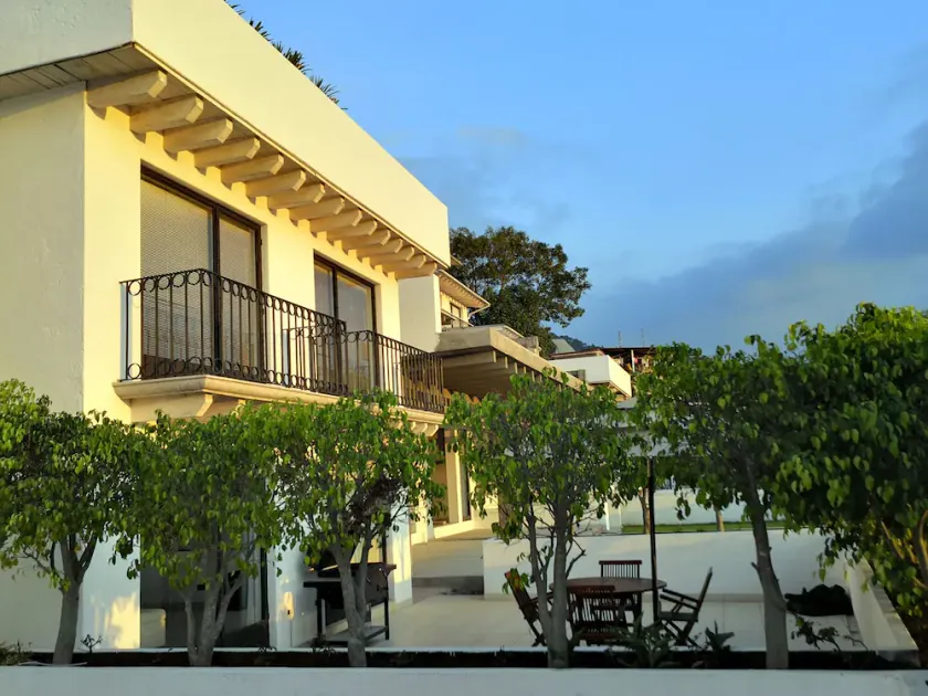 Beautiful Downtown Villa with Excellent Location! - Image 1