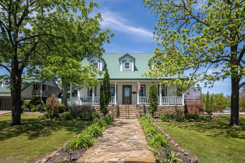 Ouachita Mountains Luxury Retreat on 40+ acres with Pool, Hot Tub, WiFi - Image 1