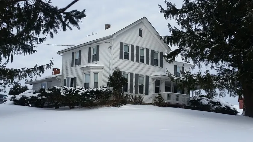 Newly renovated farmhouse with a view of Elk Mountain - Image 1