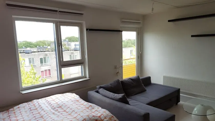 Basic Studio Apartment Near Amsterdam Arena - Image 1