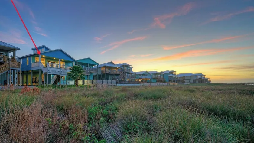 La Sirena by Avantstay Communal Pool + Covered Lounge + Marsh Views + Near Port A Beach - Image 1