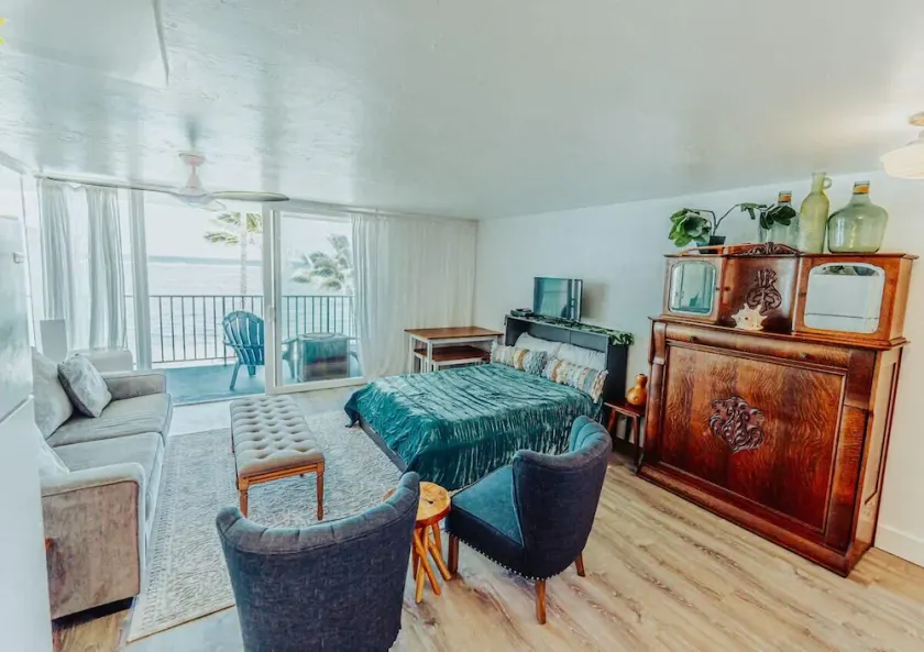 Luxury Beachfront Condo - Image 1