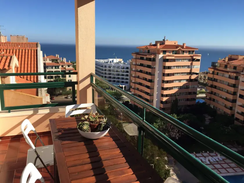 Magnificent view! Very sunny, decorated, in the heart of Cascais - Image 1