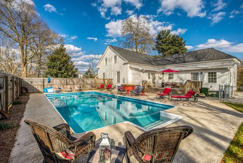 Farmhouse Style / gåafstand til downtown Monroe / Pool inkluderet - Image 1