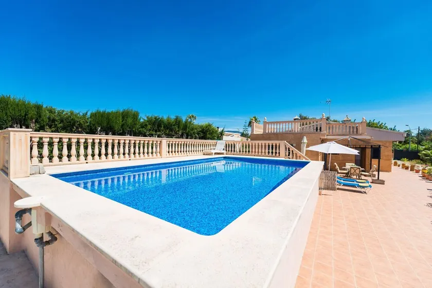 Villa familiar \"Ses Llegitimes\" con piscina - Image 1