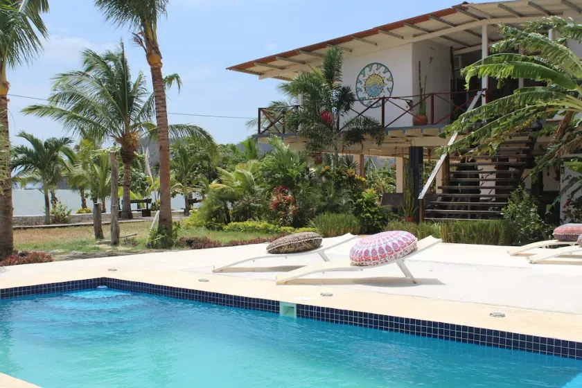Tropisches Paradies mit eigenem Surfspot - Image 1