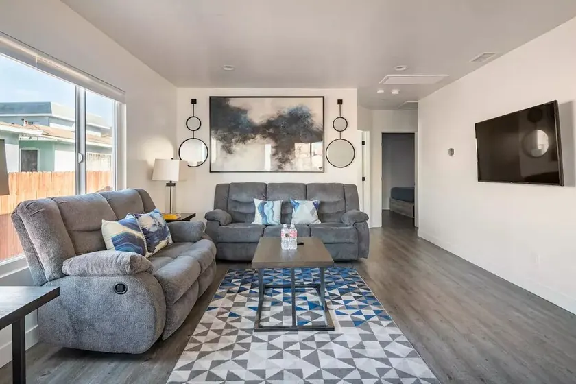 Stylish 2 BR house close to the beaches and L.A. city life! - Image 1