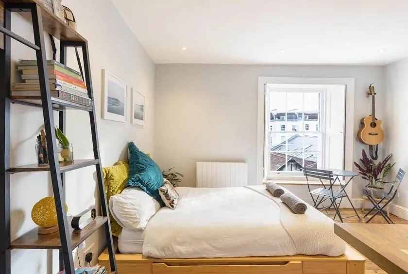 Stylish Flat on Beautiful Clifton Street Parking - Image 1