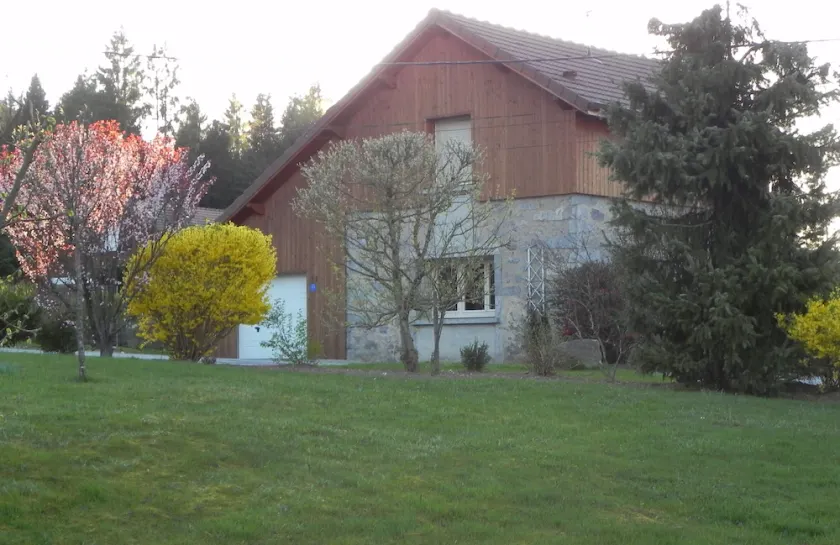 Chalet du bout du lac très  confortable classé 3 Etoiles  200m du lac  WIFI . - Image 1