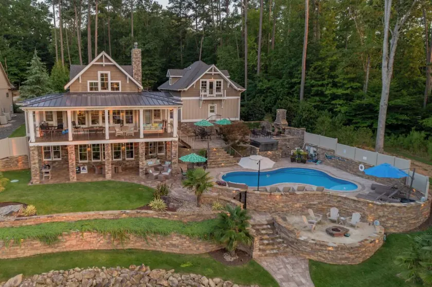The Oasis at Lake Gaston - Heated Pool, Hot Tub, Pontoon Boat Rental Included! - Image 1