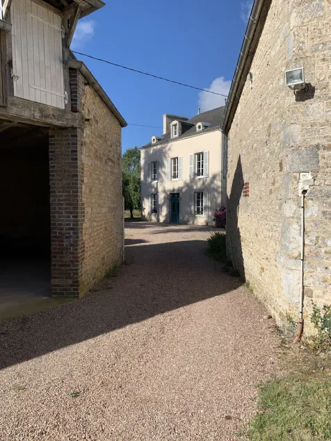 Beautiful old 4 bedroom family house in peaceful and tranquil location - Image 1