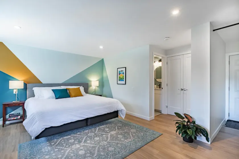 Lower Mission Private Suite - Image 1