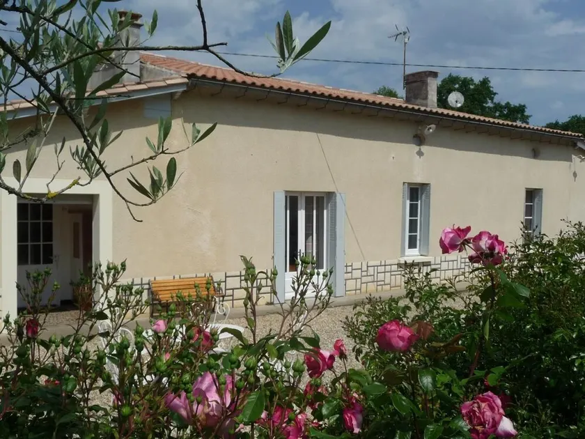 Gîte adapté aux familles avec barbecue et jardin - Image 1