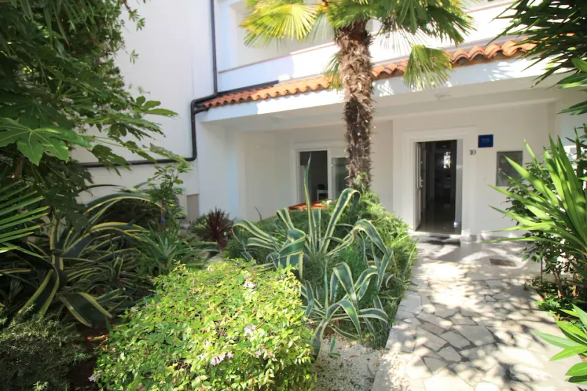 Close to the beach, air-conditioned, city center, quiet location - Image 1