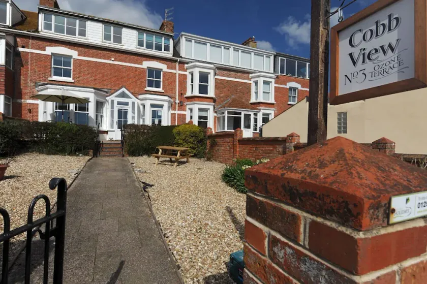 1 COBB VIEW, family friendly, character holiday cottage in Lyme Regis - Image 1