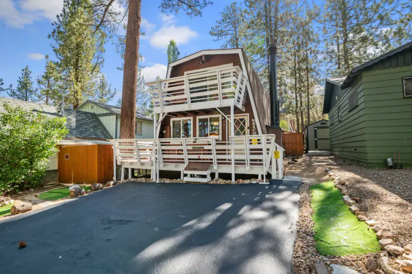 A Beary Happy Cabin - 2BR / 1BA / WiFi / Smart TV / GRATUIT Ski / Board Rental - Image 1