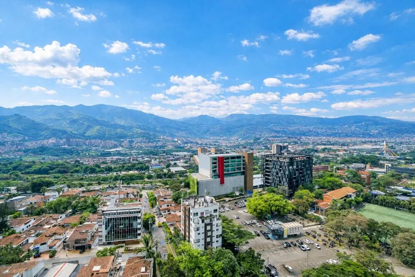 Go Living 1402 · Amazing city view in El Poblado, AC, GYM & co-work - Image 1