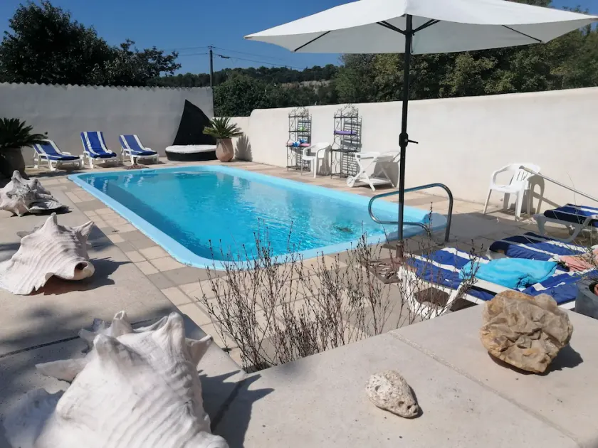 Villa with pool in a quiet area 1 km from the city center of orange. - Image 1