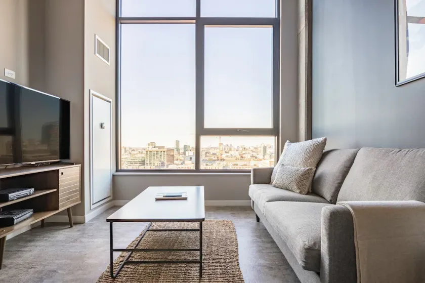 Cozy West Loop 1BR w/ Pool, Gym, nr. Restaurant Row, by Blueground - Image 1