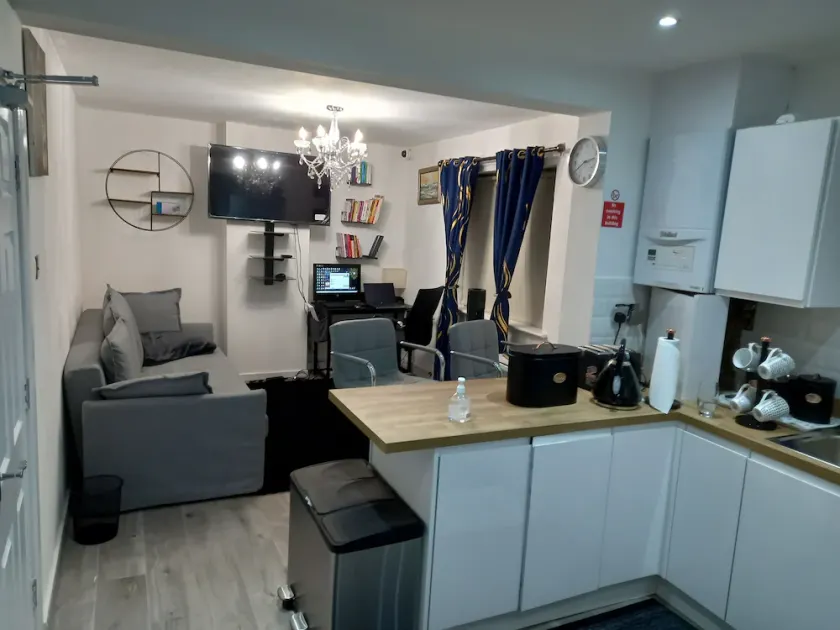 Cosy Accommodation - Image 1