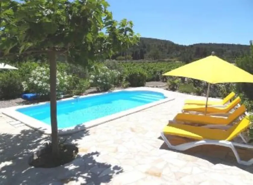 Villa med privat opvarmet pool, panoramaudsigt over vingården, 25 km fra havet. - Image 1