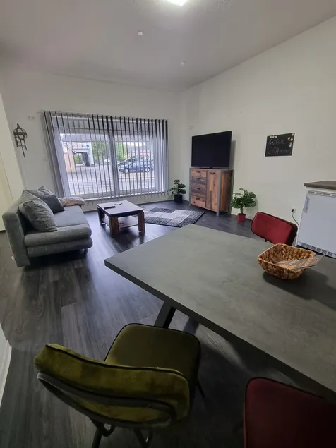 Zentral Gelegenes Neues Appartment - Image 1