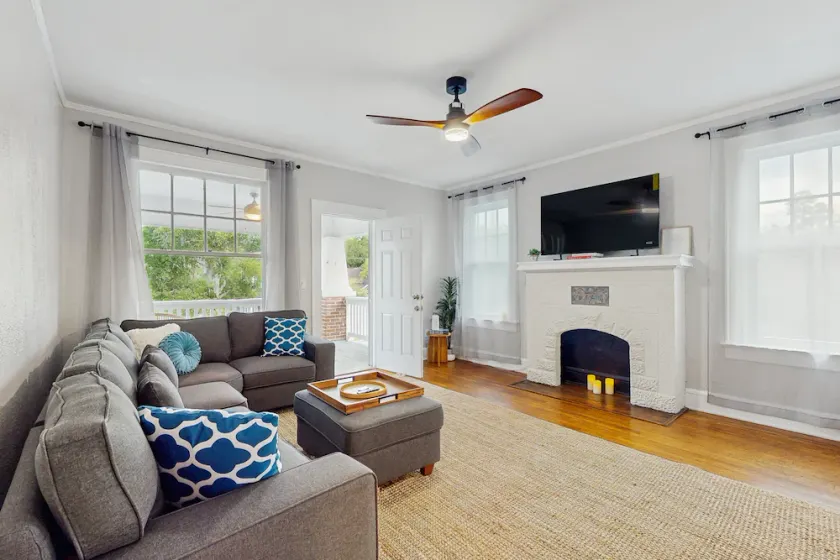 Spacious duplex with private balcony, washer & dryer, and WiFI - Image 1