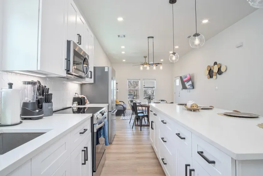 Feel Chill and Enjoy 4BR3BA Near Fun Riverwalk - Image 1