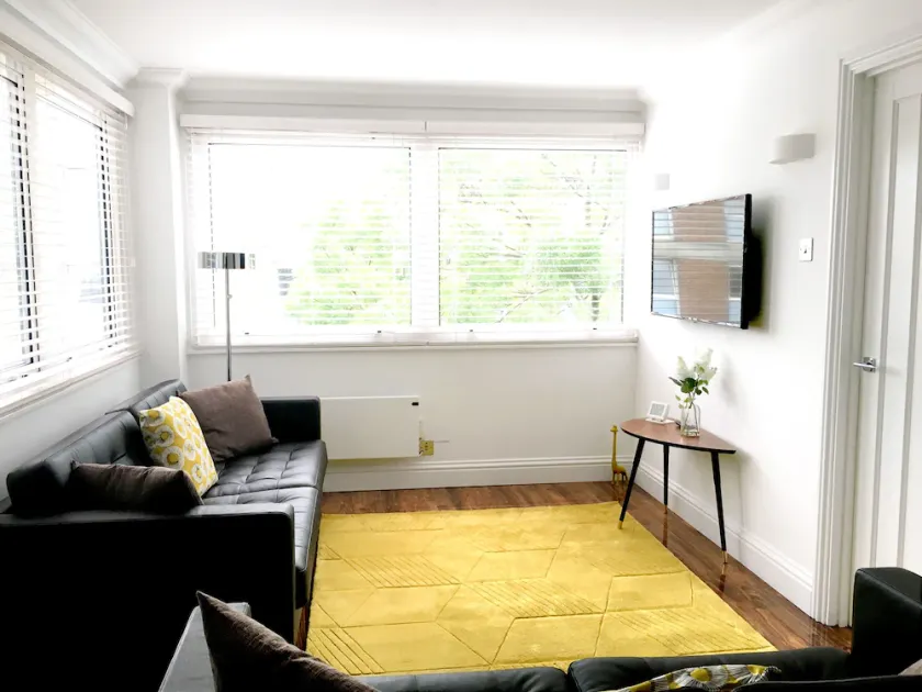 Spacious Central W1 Family Friendly 3-bed 2-bath. King bed. Walk to Oxford St - Image 1