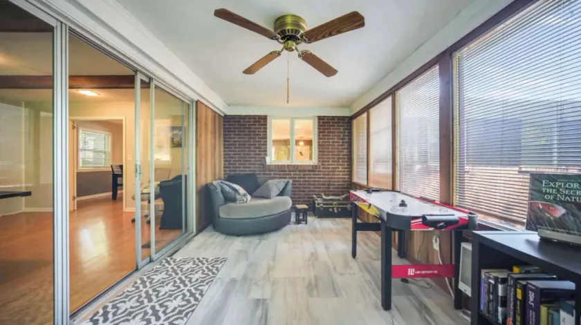 Exclusive Louisville House Near UofL: Work & Relax - Image 1