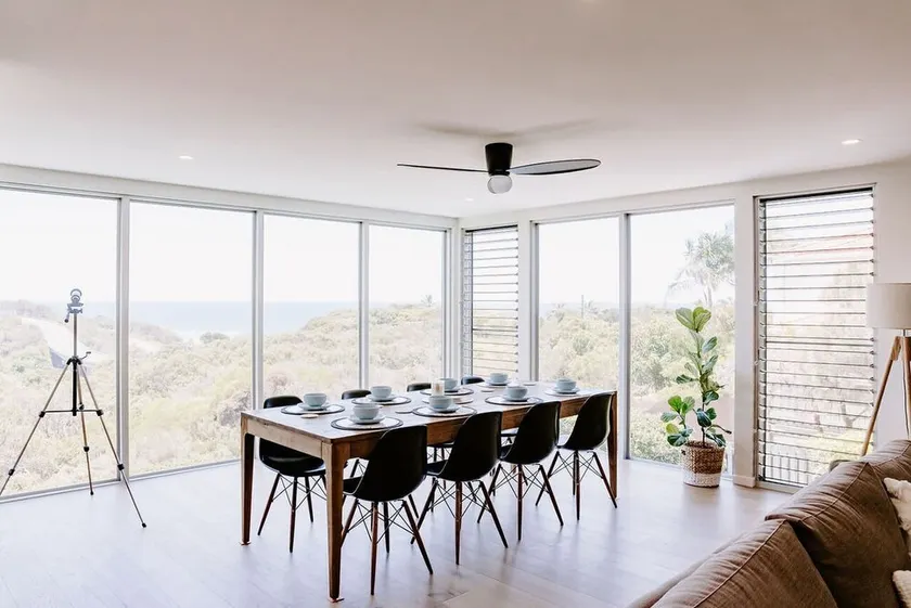 BROWN & CO - SONHO DO CARIBE (CASTAWAYS BEACH - NOOSA) - Image 1
