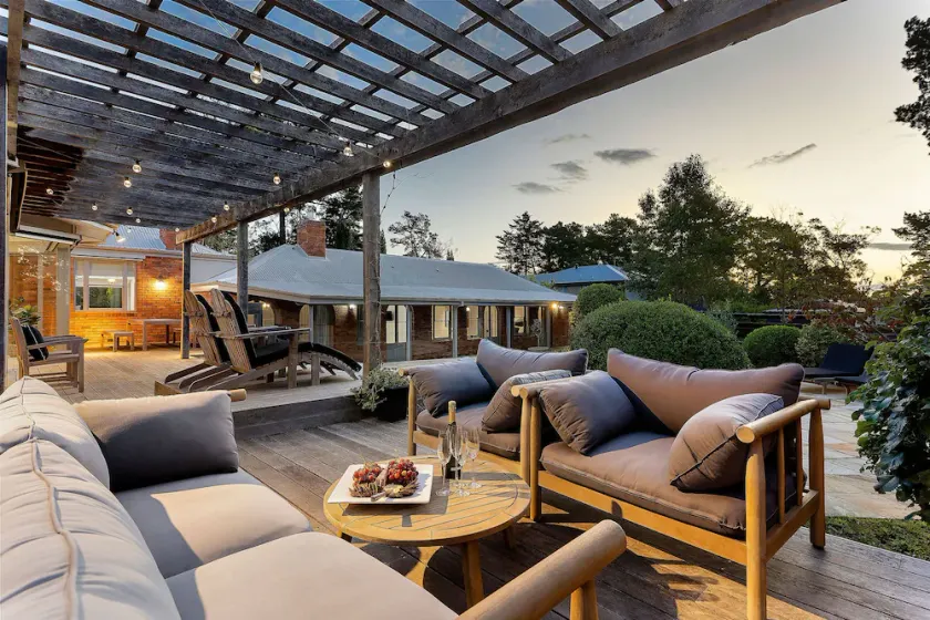 Tranquil Estate - Pool, Hot Tub & Gardens - Image 1