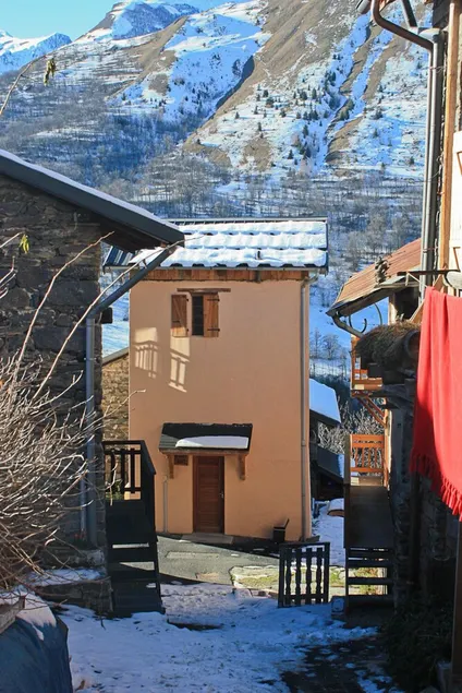 Chalet ai piedi delle piste da sci, per 7 persone, completamente attrezzata. - Image 1