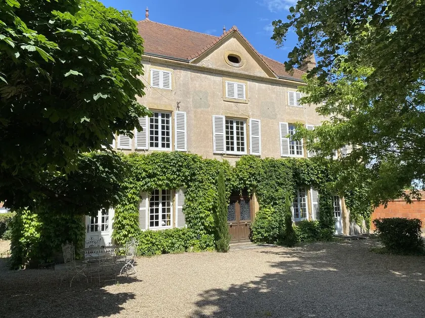 Le Domaine du Martray - Typical southern Burgundy family home - Image 1