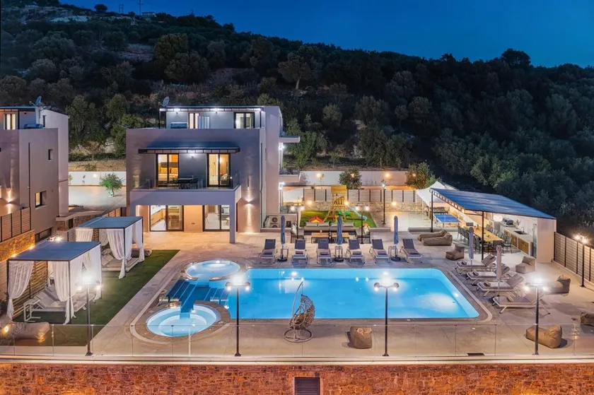 Luxurious Villa Mare - With 150m Pool - Image 1