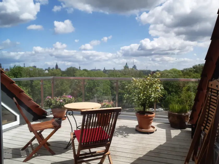 Appartamento 'Ruhe Über Den Dächern Hannovers' con terrazza privata, balcone e Wi-Fi - Image 1