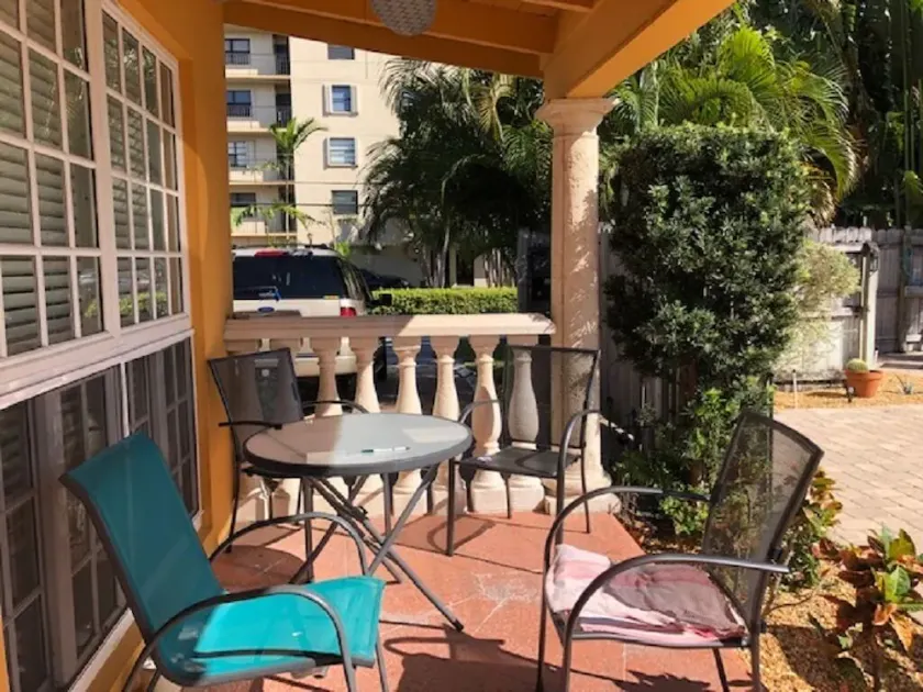 Prix réduit à l'automne - Incroyable 1 chambre, demi-pâté de maisons de la plage - Image 1