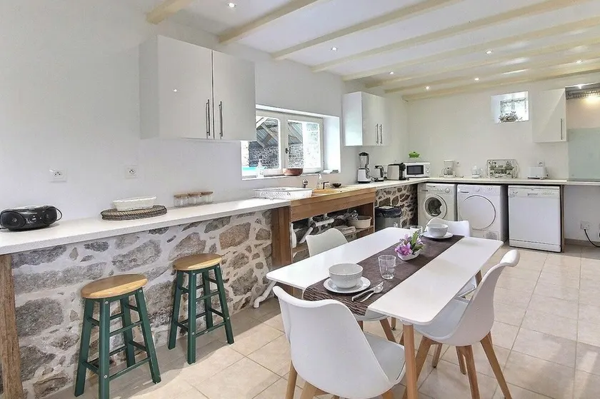 Cottage - Sleeps 4 with Log Burner & Pet Friendly - Image 1