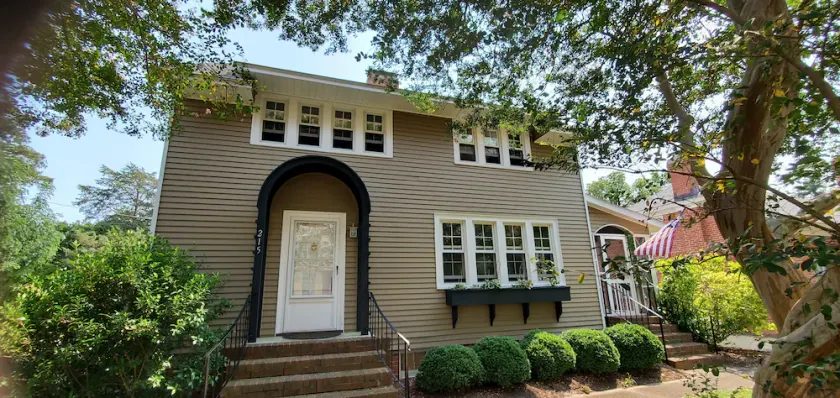Yorktown - 3 Bedrooms for 1 group or party - Image 1